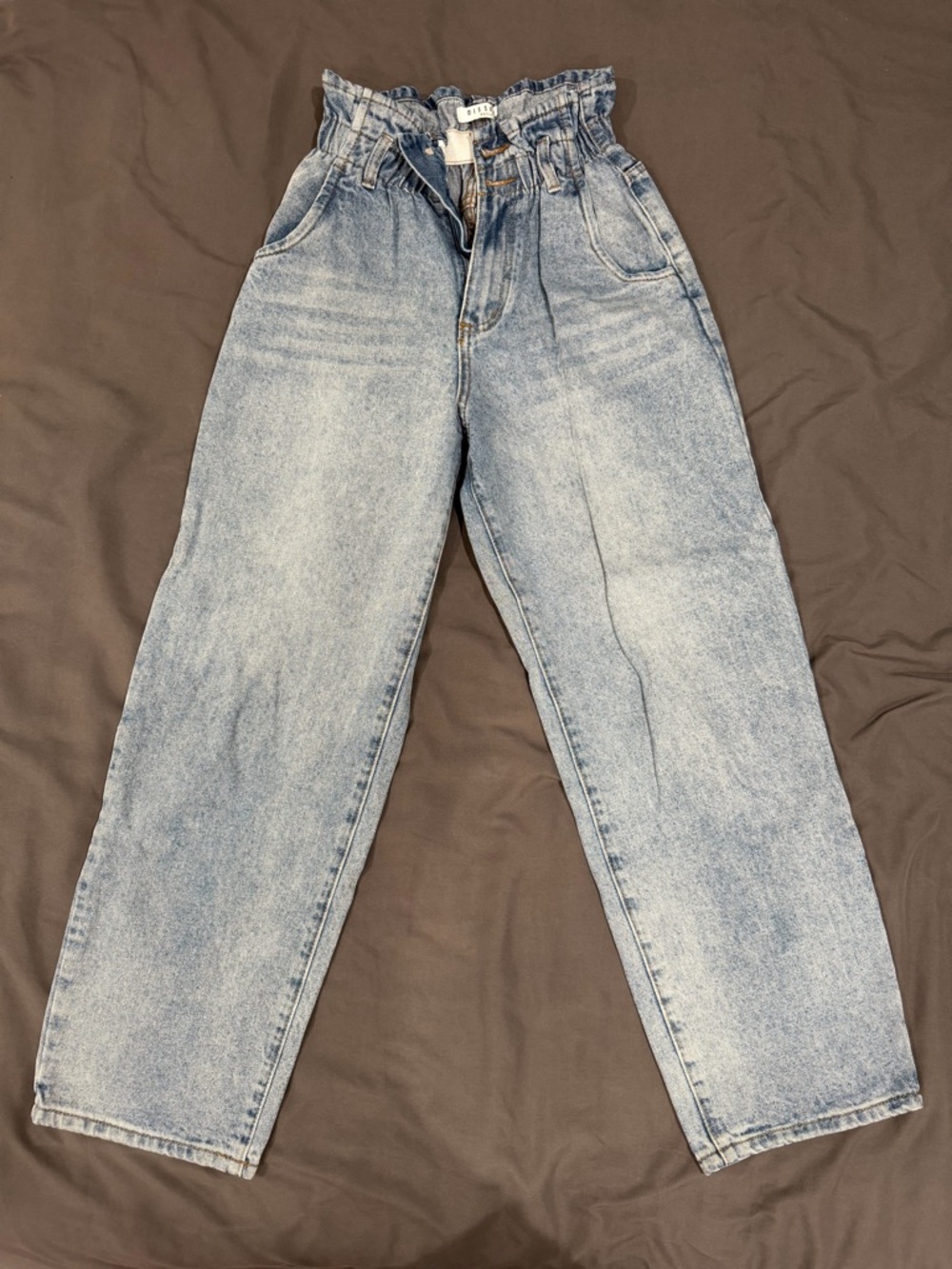 Dissh High-Waist Paperbag Light Wash Mom Jeans